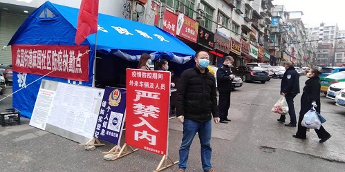 在逆境中前行，筑牢疫情防線 讓黨旗在防控疫情一線高高飄揚