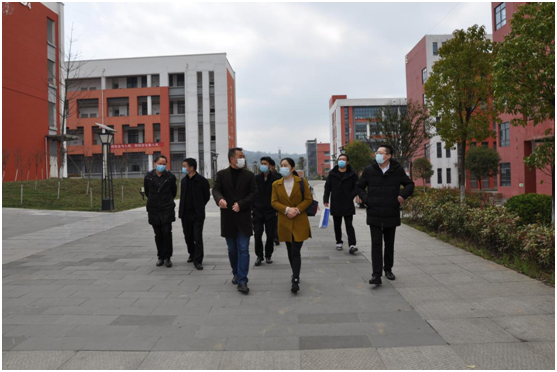浙江省平湖市領導、企業(yè)家  赴畢節(jié)工業(yè)職業(yè)技術學院進行交流座談