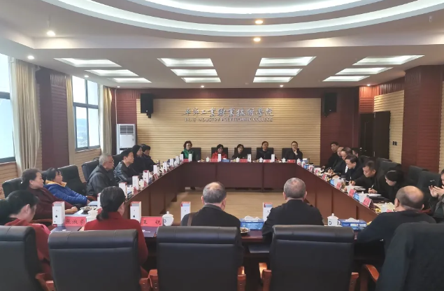 情系桑榆重晚晴 尊師敬老暖人心  學院召開離退休領導、教師座談會