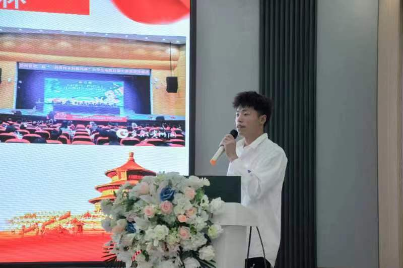 2021-2022學(xué)年國家獎學(xué)金獲得者個(gè)人事跡專欄第一期——黃杏、譚程慧
