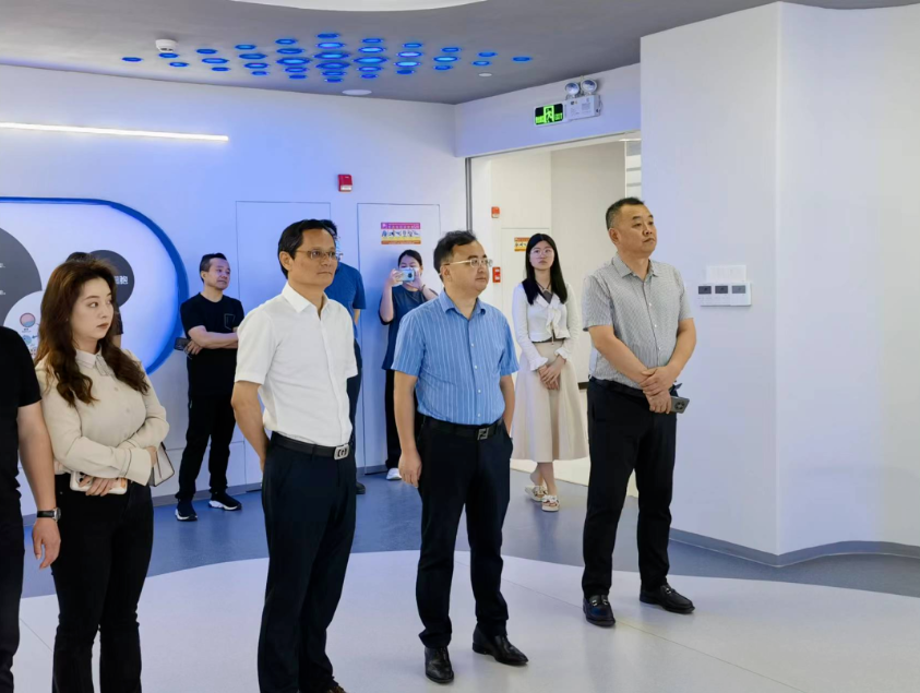 李涌、邱國援率隊到廣東省企業(yè)、院?？疾鞂W(xué)習(xí)