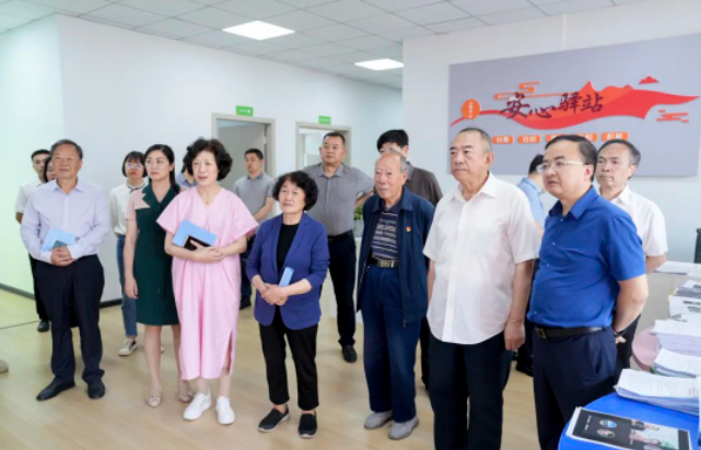 省、市關心下一代工作委員會赴畢節(jié)工業(yè)職業(yè)技術學院調研