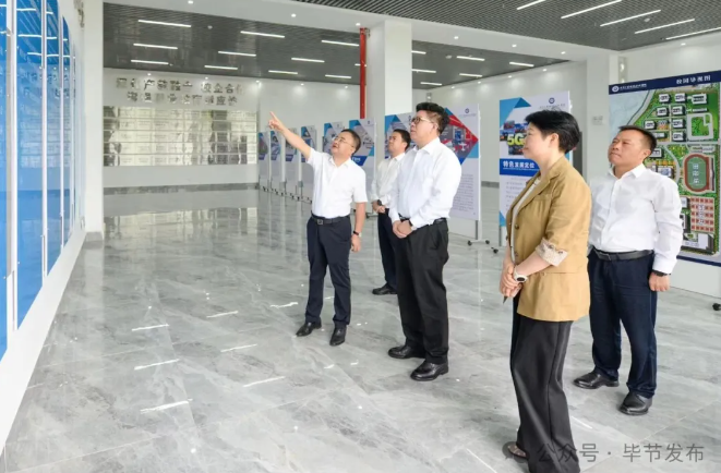 吳勝華調(diào)研就業(yè)工作并主持召開座談會